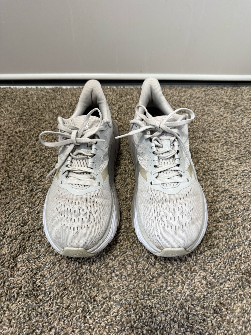 Hoka arahi 5 Neutral Running Sneakers in Light Beige and White - Picture 2 of 7
